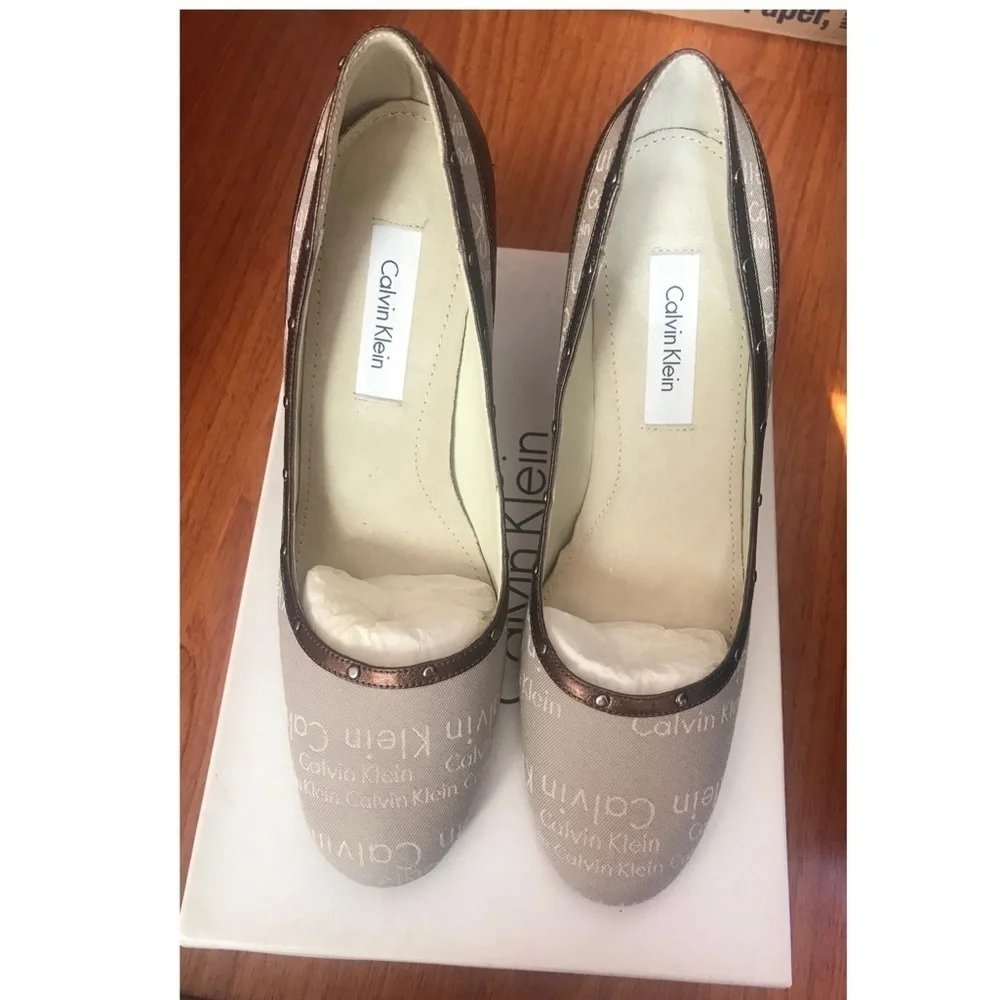 NIB Calvin Klein Round Toe - Picture 1 of 6
